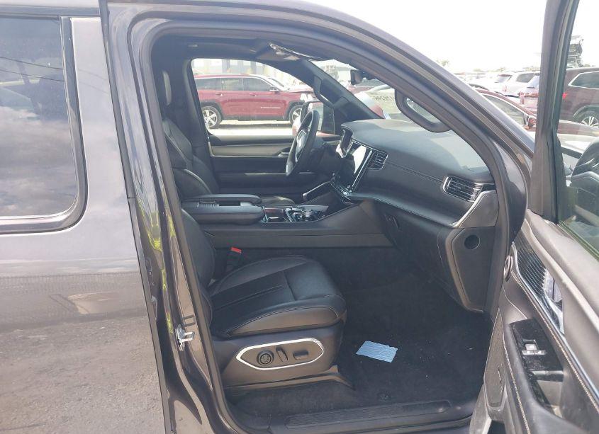 Photo 5 of 2023 Jeep Wagoneer L SERIES II CARBIDE 4X2 (VIN 1C4SJRBP4PS562986)