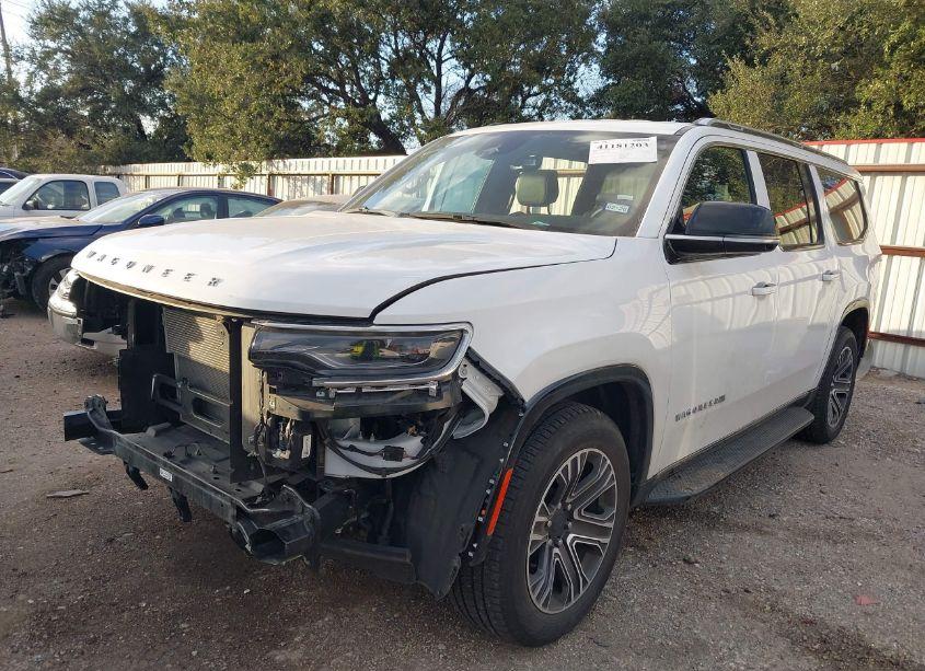 Photo 2 of 2024 Jeep Wagoneer L SERIES II 4X2 (VIN 1C4SJRBP4RS134984)