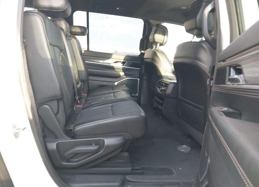 Photo 8 of 2024 Jeep Wagoneer L SERIES II 4X2 (VIN 1C4SJRBP4RS134984)