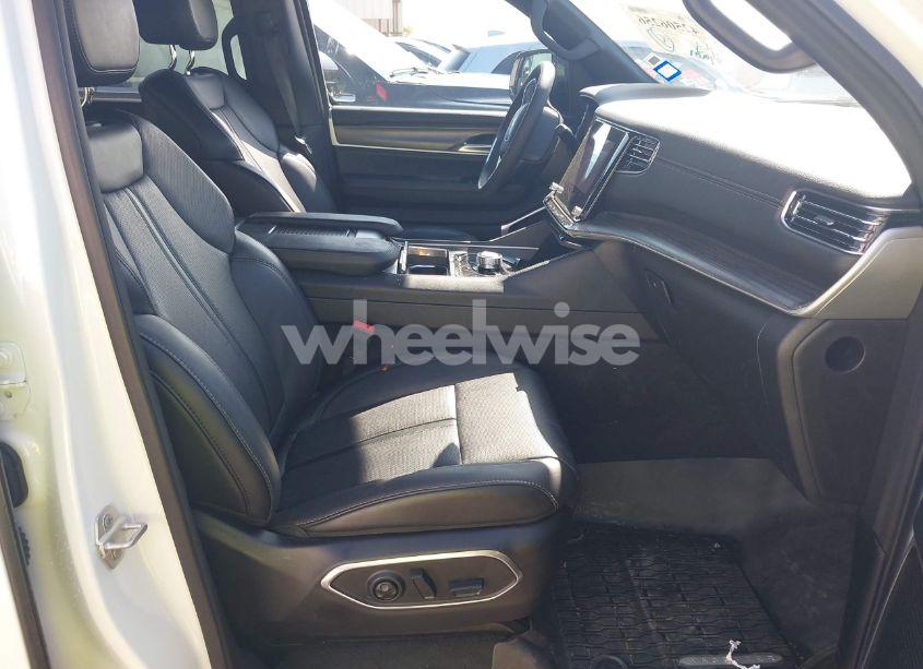 Photo 5 of 2024 Jeep Wagoneer L SERIES II 4X2 (VIN 1C4SJRBP4RS184266)