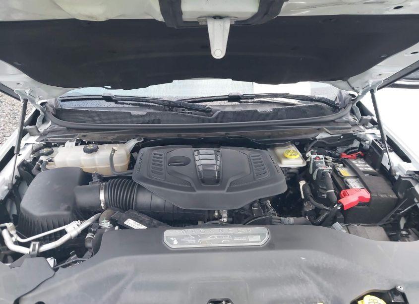 Photo 10 of 2024 Jeep Wagoneer L (VIN 1C4SJRBP5RS106675)