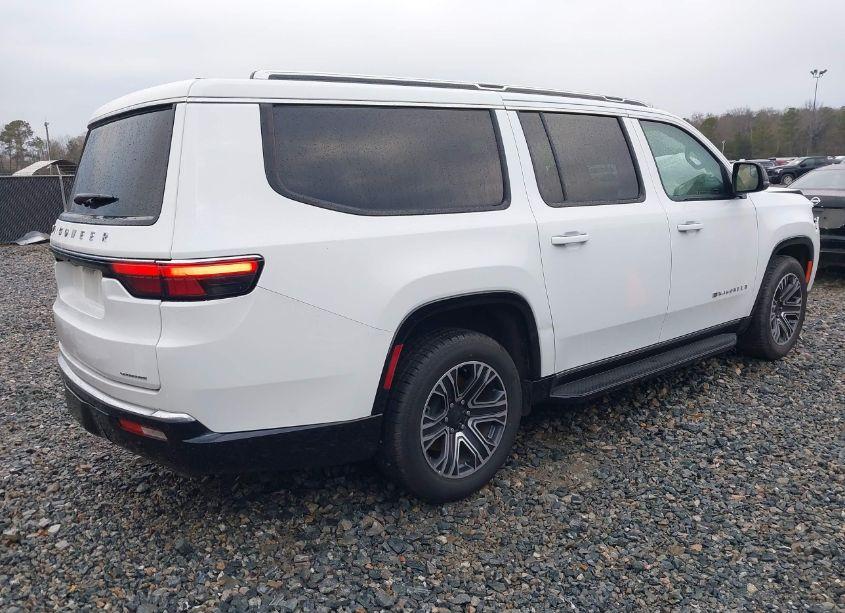 Photo 4 of 2024 Jeep Wagoneer L (VIN 1C4SJRBP5RS106675)