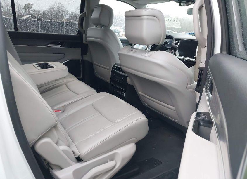 Photo 8 of 2024 Jeep Wagoneer L (VIN 1C4SJRBP5RS106675)