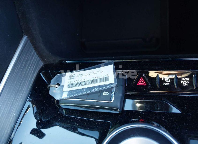 Photo 11 of 2024 Jeep Wagoneer L SERIES II 4X2 (VIN 1C4SJRBP6RS106670)