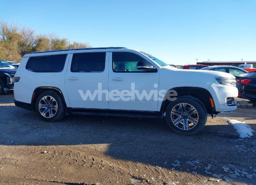 Photo 13 of 2024 Jeep Wagoneer L SERIES II 4X2 (VIN 1C4SJRBP6RS106670)