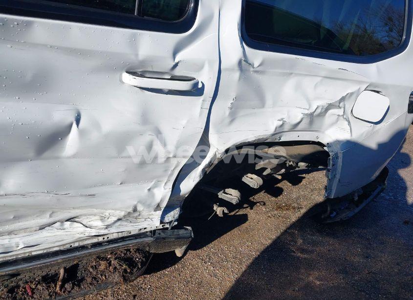 Photo 17 of 2024 Jeep Wagoneer L SERIES II 4X2 (VIN 1C4SJRBP6RS106670)