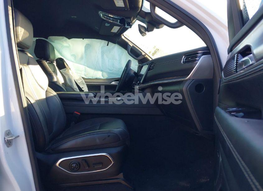 Photo 5 of 2024 Jeep Wagoneer L SERIES II 4X2 (VIN 1C4SJRBP6RS106670)