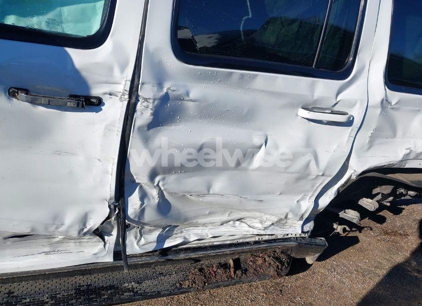 Photo 6 of 2024 Jeep Wagoneer L SERIES II 4X2 (VIN 1C4SJRBP6RS106670)