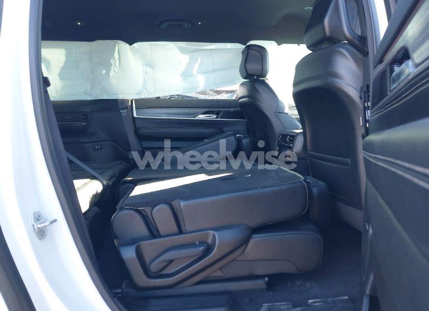 Photo 8 of 2024 Jeep Wagoneer L SERIES II 4X2 (VIN 1C4SJRBP6RS106670)