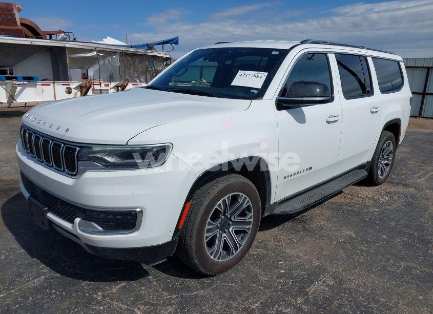 Photo 2 of 2024 Jeep Wagoneer L SERIES II 4X2 (VIN 1C4SJRBP6RS134677)