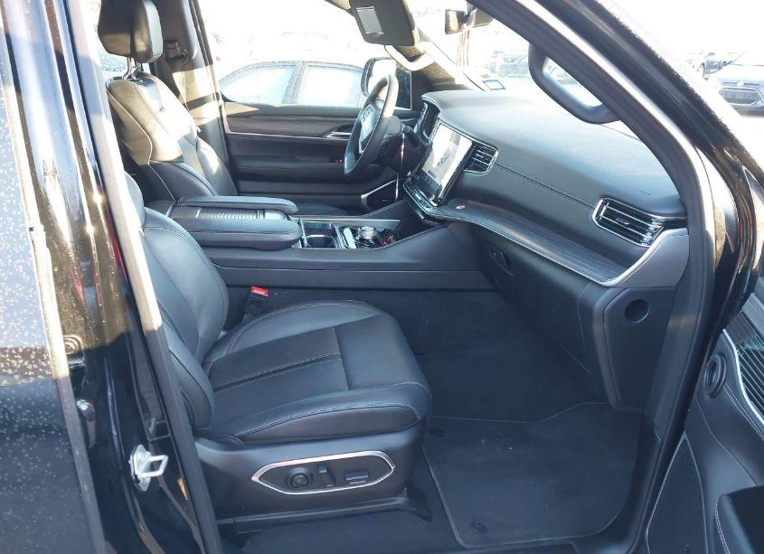 Photo 5 of 2024 Jeep Wagoneer L SERIES II 4X2 (VIN 1C4SJRBP6RS146229)