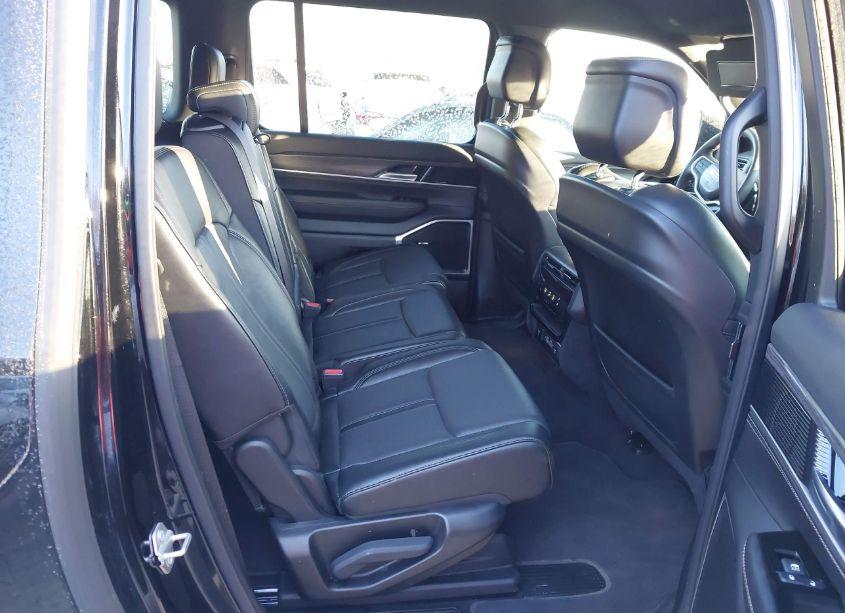 Photo 8 of 2024 Jeep Wagoneer L SERIES II 4X2 (VIN 1C4SJRBP6RS146229)