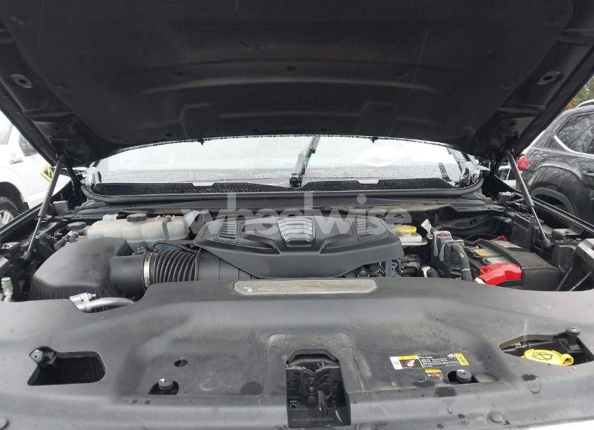 Photo 10 of 2024 Jeep Wagoneer L SERIES II 4X2 (VIN 1C4SJRBP7RS135031)