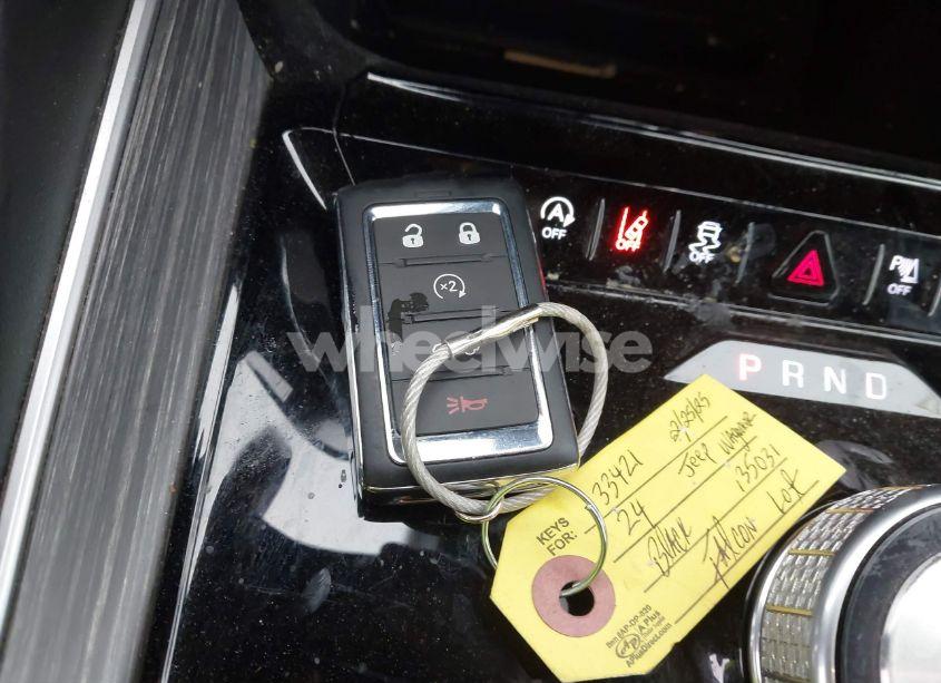 Photo 11 of 2024 Jeep Wagoneer L SERIES II 4X2 (VIN 1C4SJRBP7RS135031)