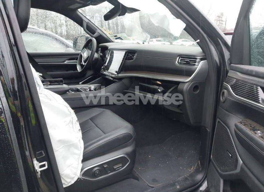 Photo 5 of 2024 Jeep Wagoneer L SERIES II 4X2 (VIN 1C4SJRBP7RS135031)