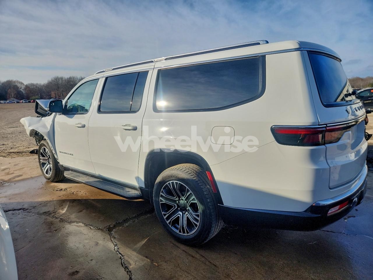 Photo 2 of 2024 JEEP WAGONEER L SERIES II (VIN 1C4SJRBP8RS187140)