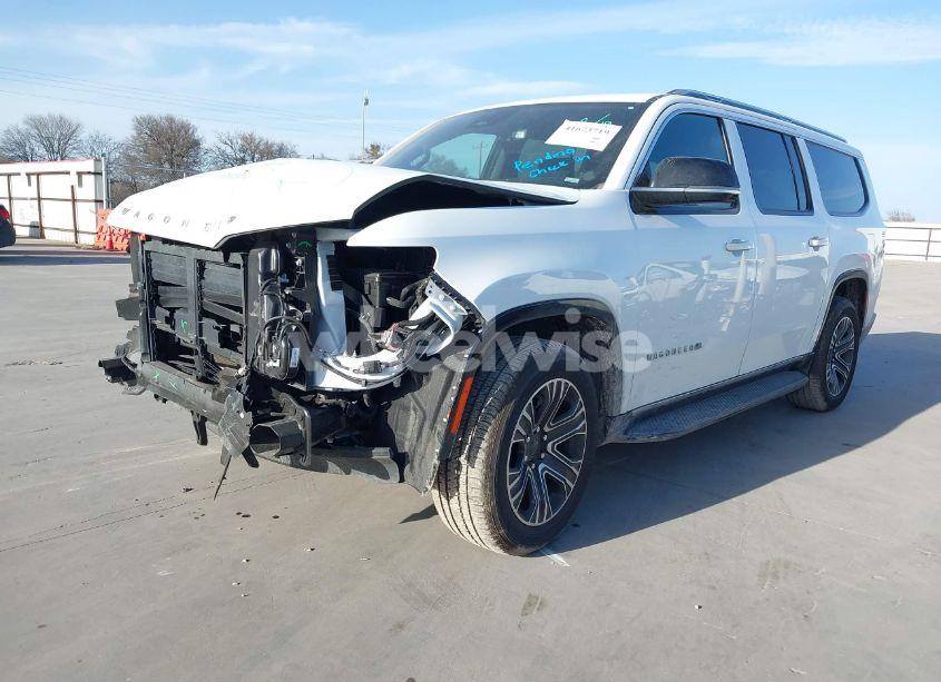 Photo 2 of 2024 Jeep Wagoneer L SERIES II 4X2 (VIN 1C4SJRBPXRS165267)