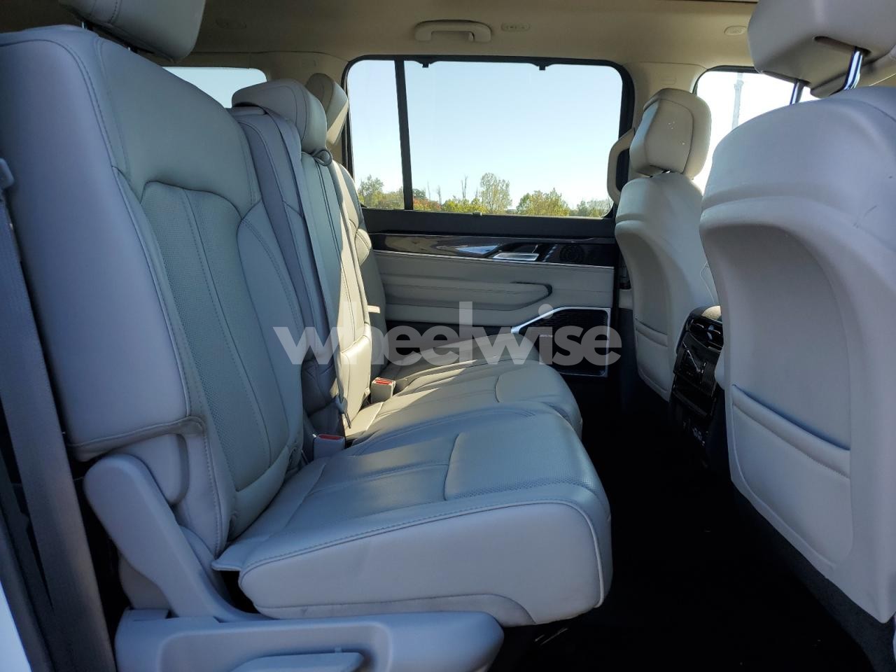 Photo 11 of 2023 JEEP WAGONEER L SERIES I (VIN 1C4SJSAP8PS549604)