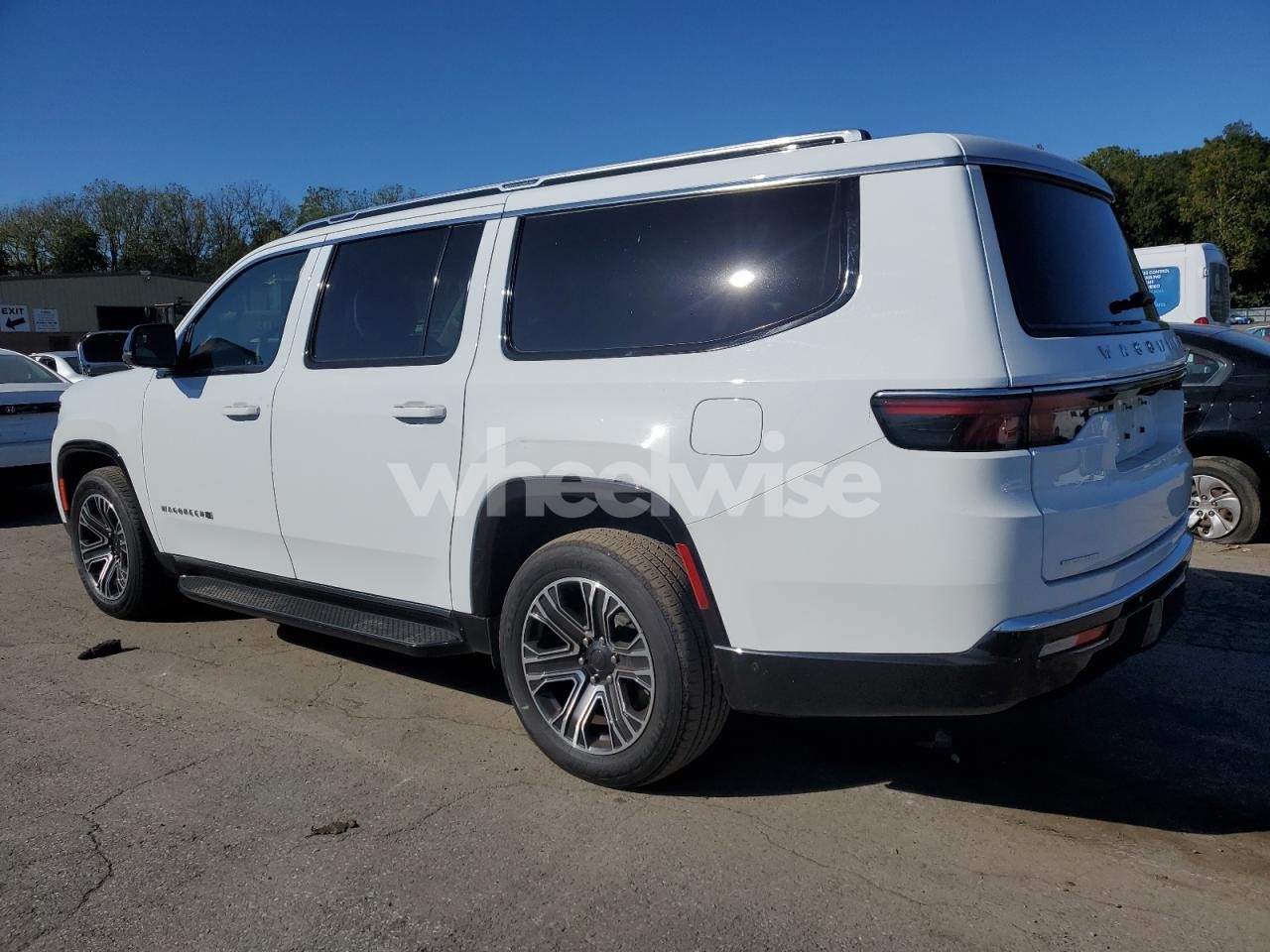 Photo 2 of 2023 JEEP WAGONEER L SERIES I (VIN 1C4SJSAP8PS549604)