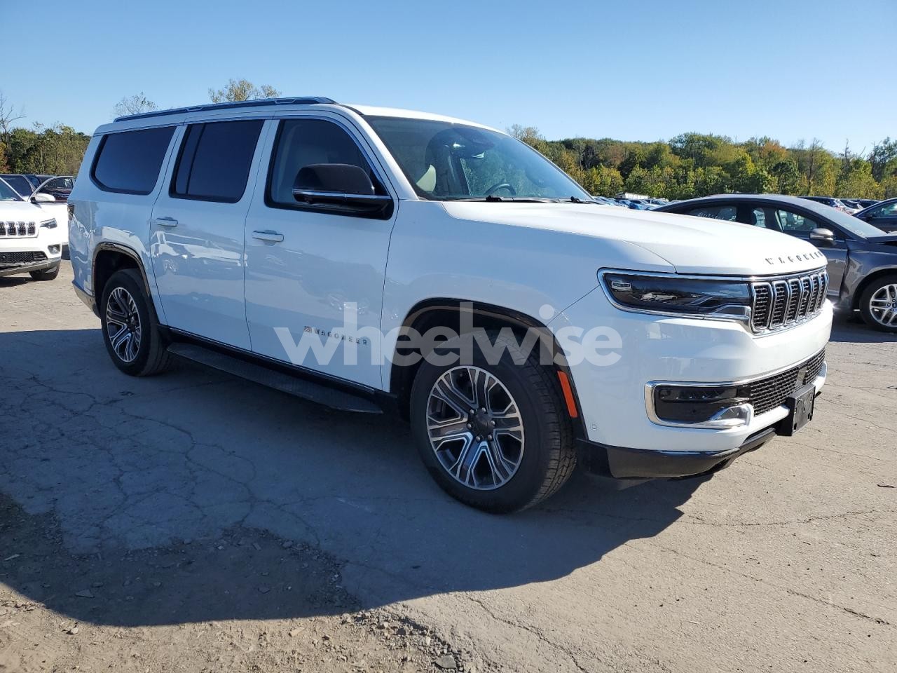 Photo 4 of 2023 JEEP WAGONEER L SERIES I (VIN 1C4SJSAP8PS549604)