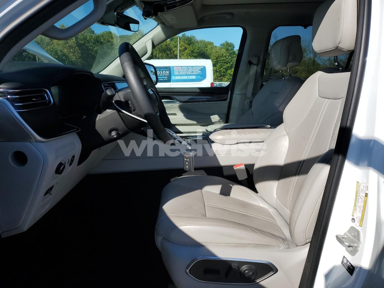 Photo 7 of 2023 JEEP WAGONEER L SERIES I (VIN 1C4SJSAP8PS549604)