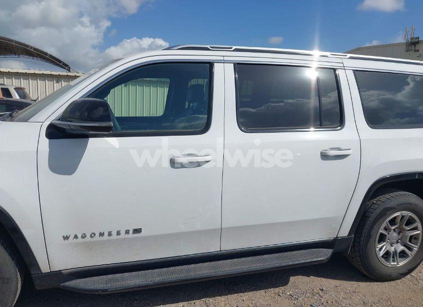 Photo 14 of 2024 Jeep Wagoneer L SERIES I 4X4 (VIN 1C4SJSAP9RS111581)