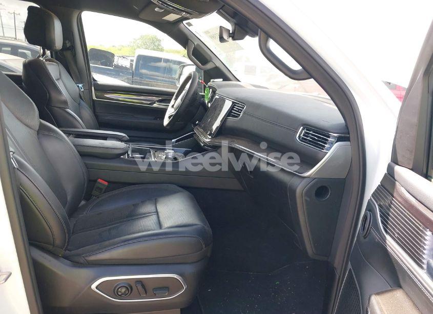 Photo 5 of 2024 Jeep Wagoneer L SERIES I 4X4 (VIN 1C4SJSAP9RS111581)