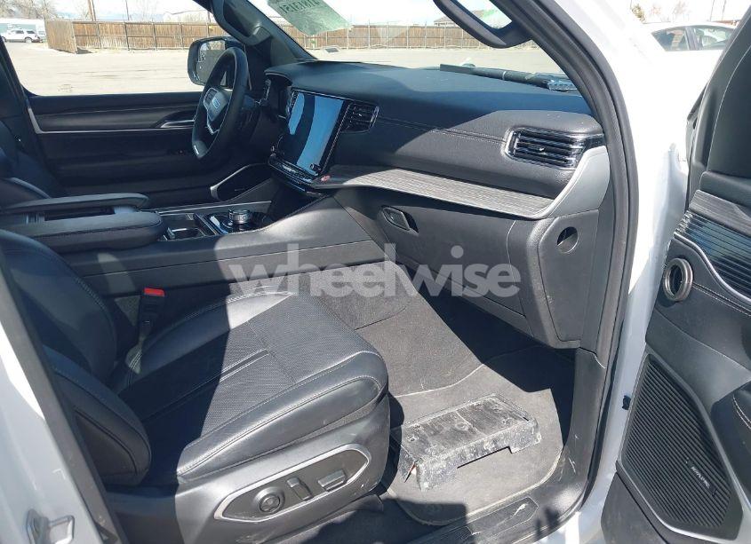 Photo 5 of 2024 Jeep Wagoneer L SERIES II 4X4 (VIN 1C4SJSBP0RS144757)