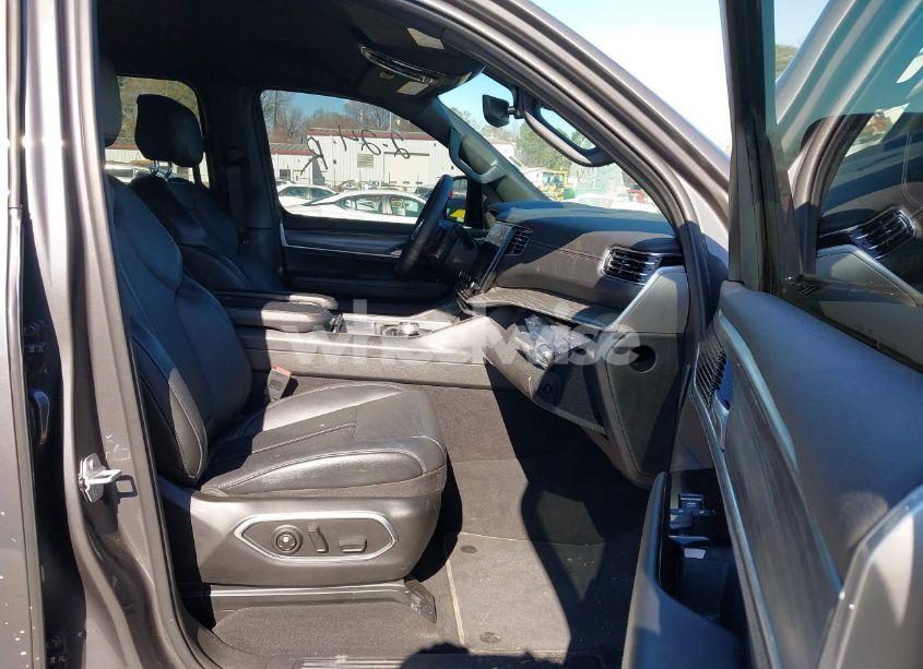 Photo 5 of 2024 Jeep Wagoneer L SERIES II 4X4 (VIN 1C4SJSBP0RS173157)