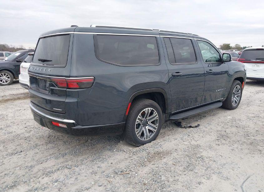 Photo 4 of 2024 Jeep Wagoneer L (VIN 1C4SJSBP2RS102039)