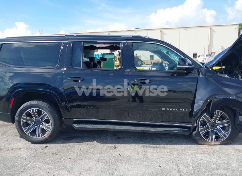 Photo 14 of 2024 Jeep Wagoneer L SERIES II 4X4 (VIN 1C4SJSBP2RS102168)