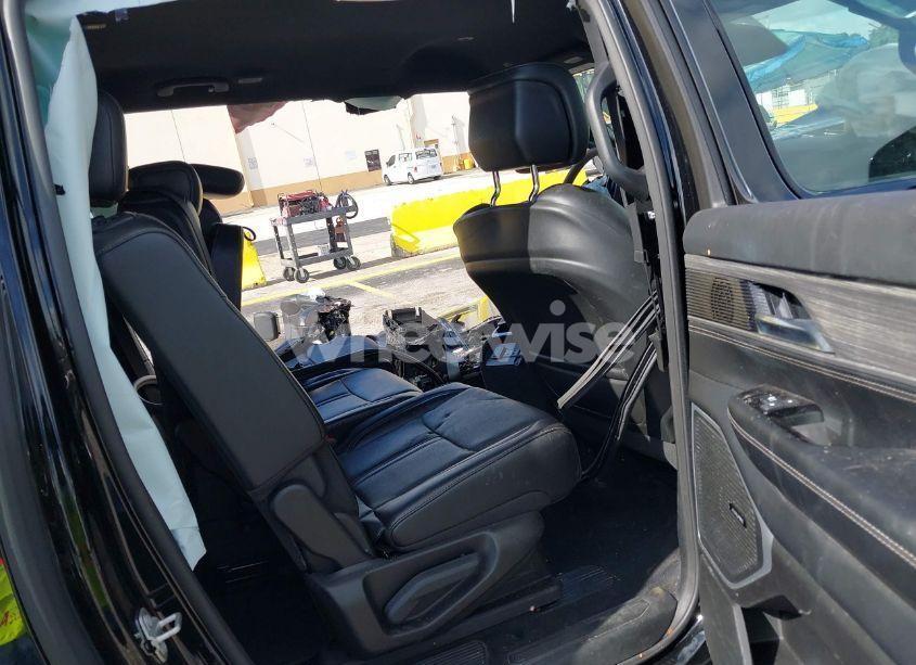 Photo 8 of 2024 Jeep Wagoneer L SERIES II 4X4 (VIN 1C4SJSBP2RS102168)