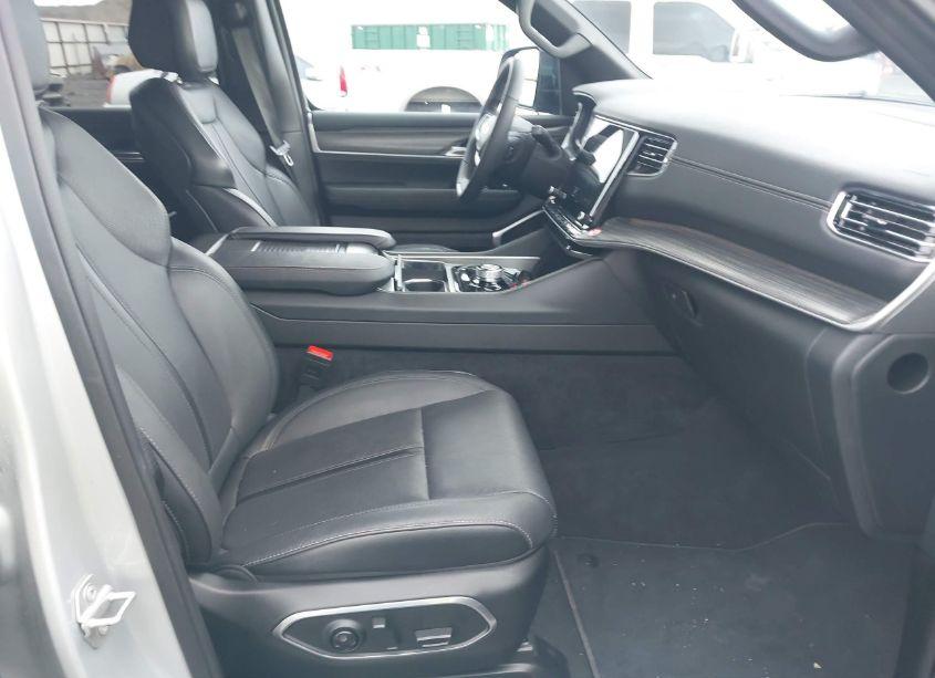 Photo 5 of 2024 Jeep Wagoneer L SERIES II 4X4 (VIN 1C4SJSBP2RS144307)