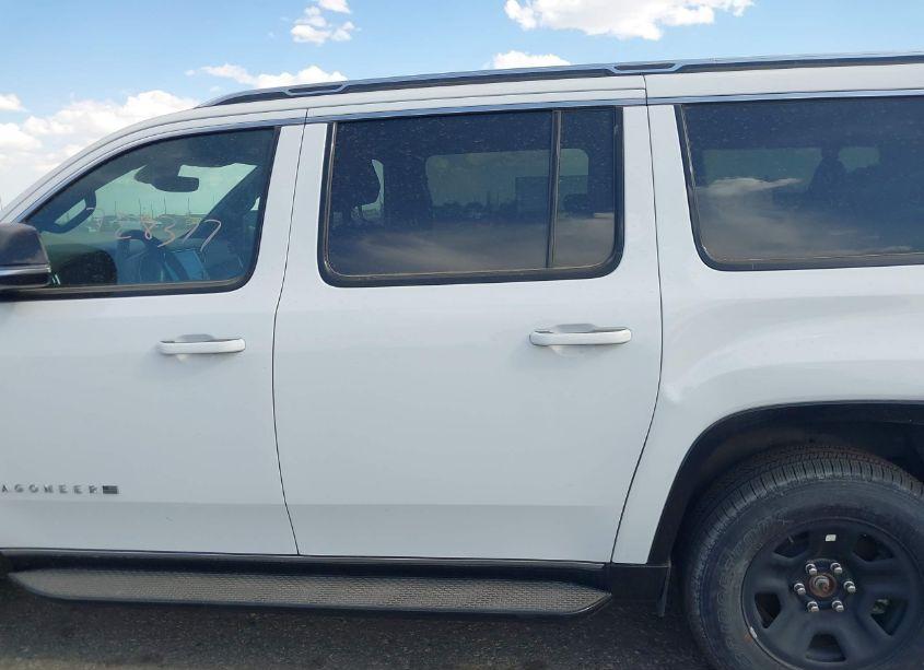 Photo 14 of 2024 Jeep Wagoneer L SERIES II 4X4 (VIN 1C4SJSBP3RS131761)