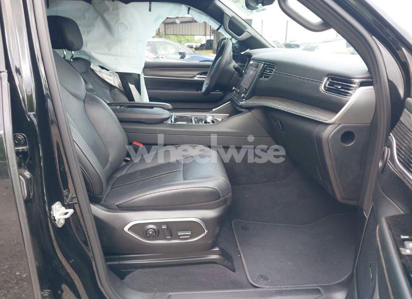 Photo 5 of 2024 Jeep Wagoneer L SERIES II 4X4 (VIN 1C4SJSBP3RS144736)