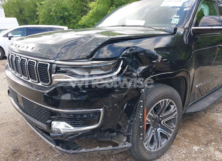 Photo 6 of 2024 Jeep Wagoneer L SERIES II 4X4 (VIN 1C4SJSBP3RS144736)