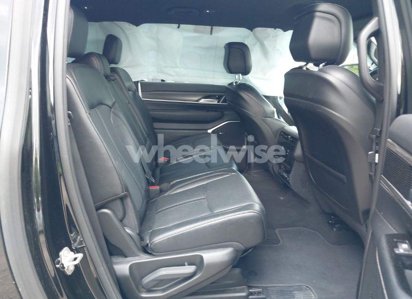 Photo 8 of 2024 Jeep Wagoneer L SERIES II 4X4 (VIN 1C4SJSBP3RS144736)