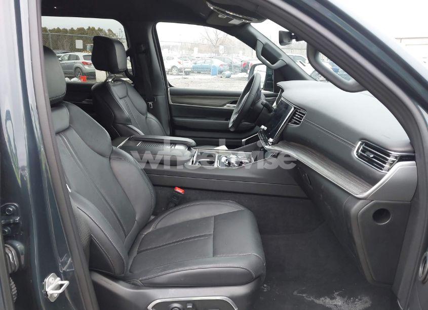 Photo 5 of 2024 Jeep Wagoneer L SERIES II 4X4 (VIN 1C4SJSBP3RS175338)