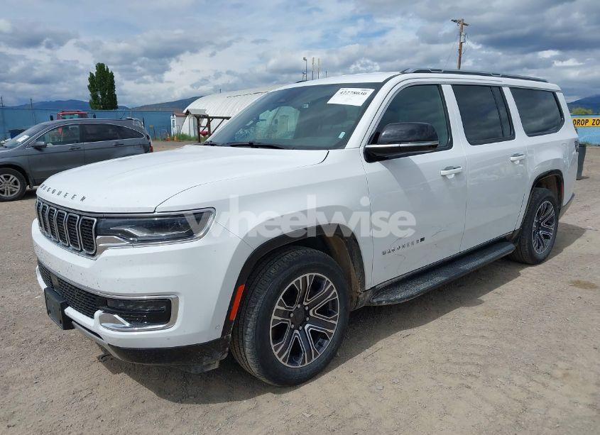 Photo 2 of 2024 Jeep Wagoneer L SERIES II 4X4 (VIN 1C4SJSBP5RS131017)