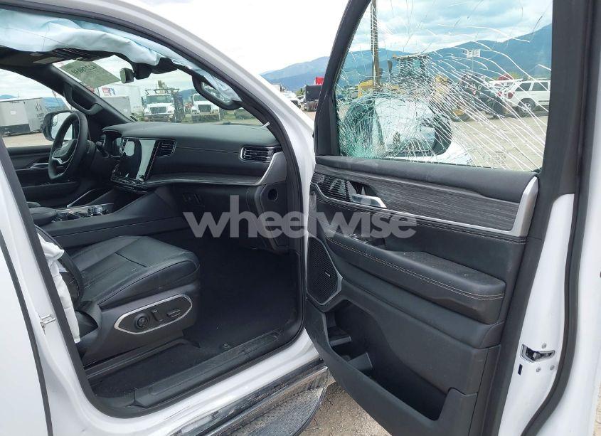 Photo 5 of 2024 Jeep Wagoneer L SERIES II 4X4 (VIN 1C4SJSBP5RS131017)