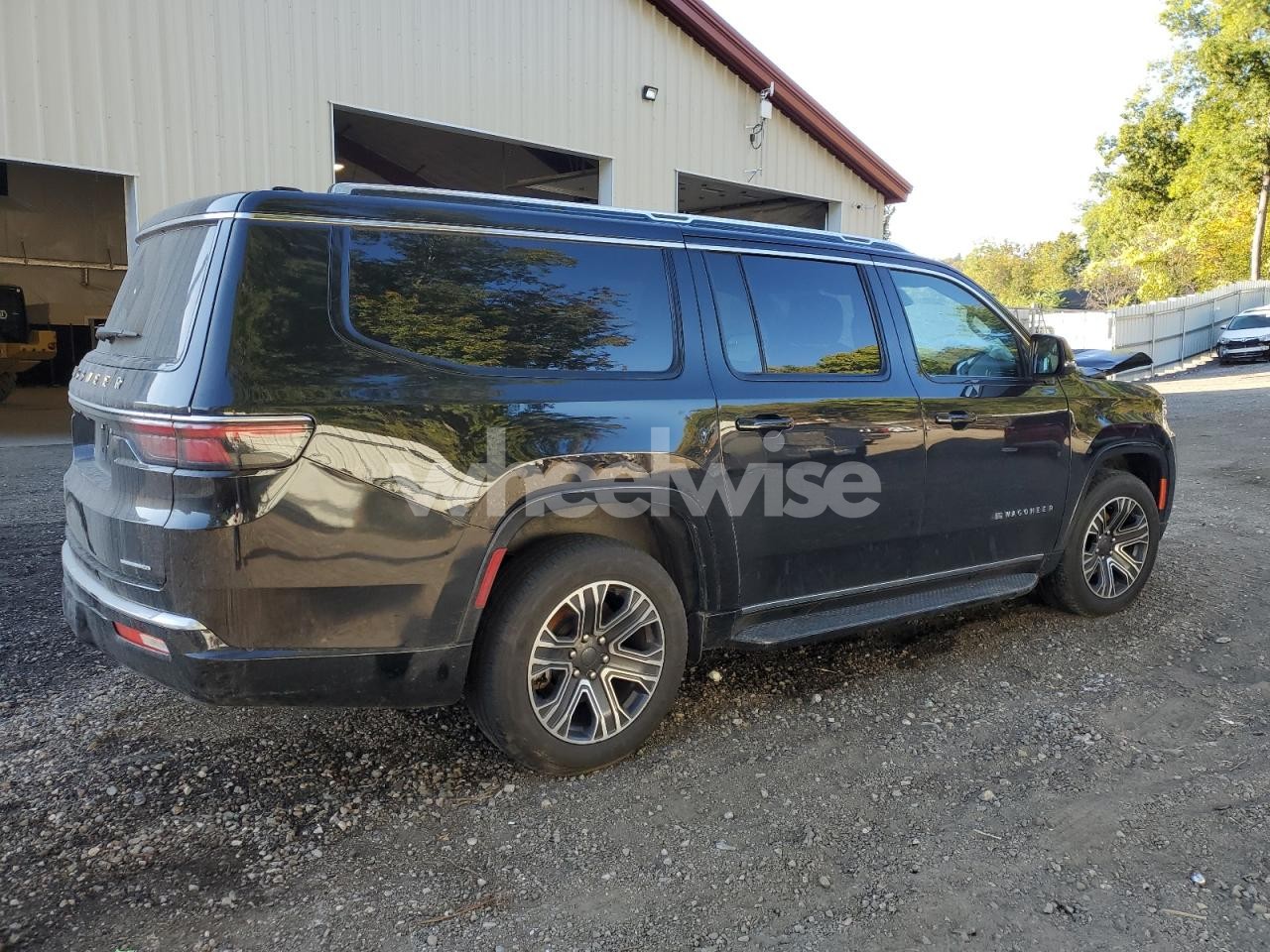 Photo 3 of 2024 JEEP WAGONEER L SERIES II (VIN 1C4SJSBP6RS101704)