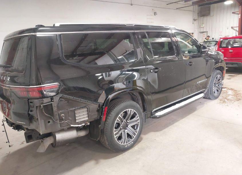 Photo 4 of 2024 Jeep Wagoneer L SERIES II 4X4 (VIN 1C4SJSBP6RS181618)