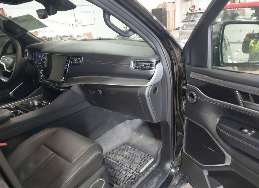 Photo 5 of 2024 Jeep Wagoneer L SERIES II 4X4 (VIN 1C4SJSBP6RS181618)