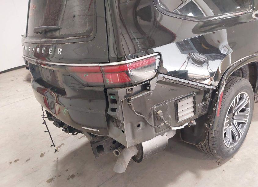 Photo 6 of 2024 Jeep Wagoneer L SERIES II 4X4 (VIN 1C4SJSBP6RS181618)