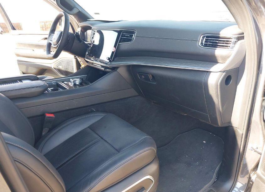 Photo 5 of 2024 Jeep Wagoneer L SERIES II 4X4 (VIN 1C4SJSBP7RS131827)