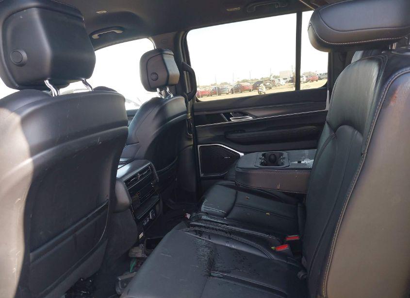 Photo 8 of 2024 Jeep Wagoneer L SERIES II 4X4 (VIN 1C4SJSBP7RS131827)