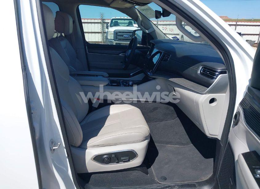 Photo 5 of 2024 Jeep Wagoneer L SERIES II 4X4 (VIN 1C4SJSBP7RS145081)