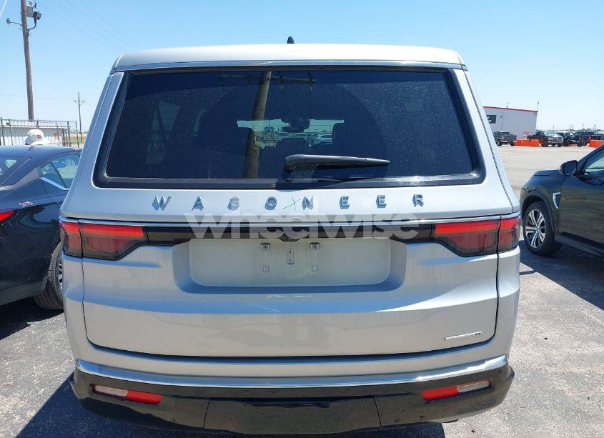 Photo 16 of 2024 Jeep Wagoneer L SERIES II 4X4 (VIN 1C4SJSBP8RS105303)