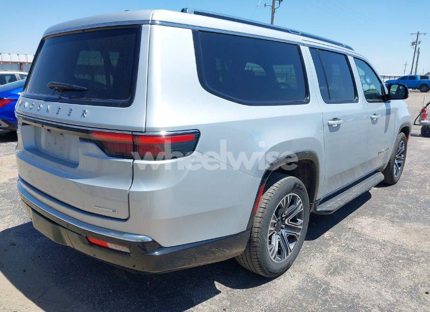 Photo 4 of 2024 Jeep Wagoneer L SERIES II 4X4 (VIN 1C4SJSBP8RS105303)