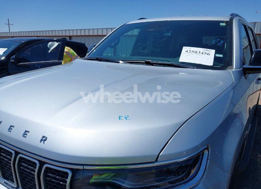 Photo 6 of 2024 Jeep Wagoneer L SERIES II 4X4 (VIN 1C4SJSBP8RS105303)